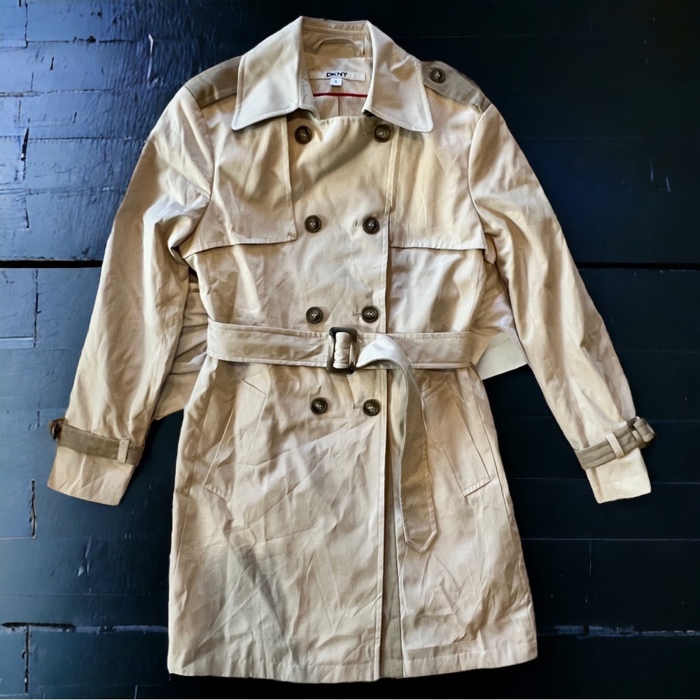 DKNY women’s trench coat. Light tan. Size‎ small.